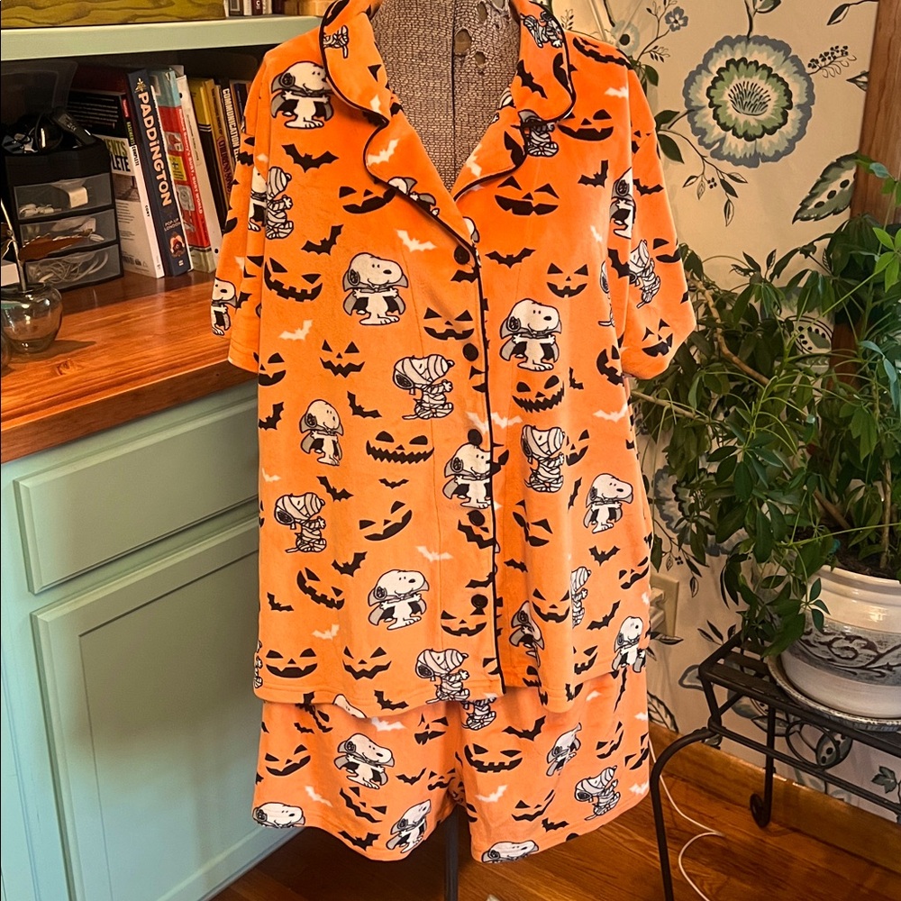 Munki Munki Peanuts Womens Halloween Velour PJ Shorts Set Snoopy Mummy Vampire